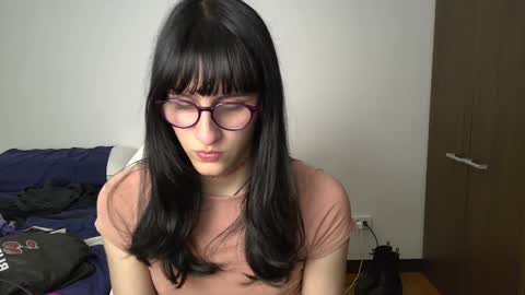 Snapshot of alicia_love29 chatting on 01-10-25, 01:10 Alice online show from 01-10-25, 01:10