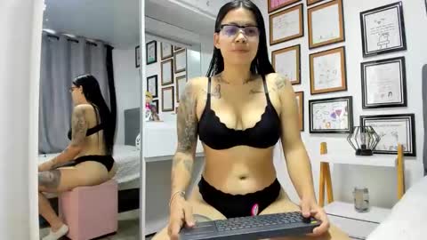 Snapshot of alicia_rainbow chatting on 05-05-26, 07:33 alicia_rainbow online show from 05-05-26, 07:33