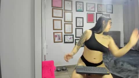 Snapshot of alicia_rainbow chatting on 05-18-26, 04:07 alicia_rainbow online show from 05-18-26, 04:07