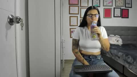 Snapshot of alicia_rainbow chatting on 05-27-26, 03:58 alicia_rainbow online show from 05-27-26, 03:58