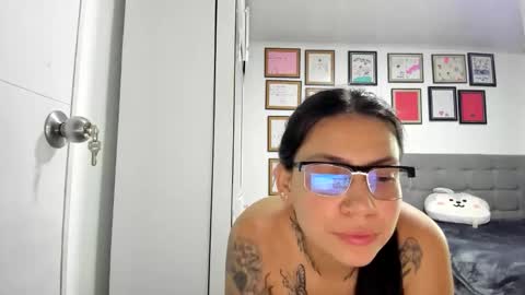 Snapshot of alicia_rainbow chatting on 06-05-26, 06:52 alicia_rainbow online show from 06-05-26, 06:52