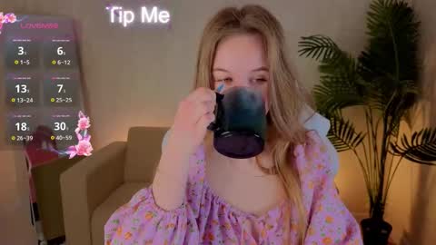 Snapshot of aliciabrookss chatting on 01-09-26, 02:25 Nika online show from 01-09-26, 02:25