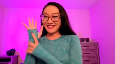 Snapshot of aliciaz3 chatting on 10-05-25, 05:22 Alicia Hebi online show from 10-05-25, 05:22