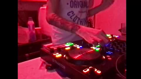 Snapshot of alien8720 chatting on 02-01-25, 06:29 busco rockera online show from 02-01-25, 06:29