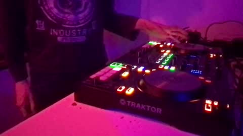 Snapshot of alien8720 chatting on 02-20-25, 06:13 busco rockera online show from 02-20-25, 06:13