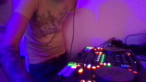 Snapshot of alien8720 chatting on 02-25-25, 08:30 busco rockera online show from 02-25-25, 08:30