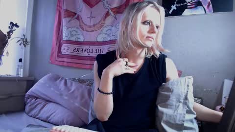 Alien Bella online show from 02-28-26, 01:23