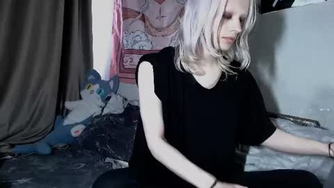 Snapshot of alien_bella chatting on 06-22-26, 03:47 Alien Bella online show from 06-22-26, 03:47