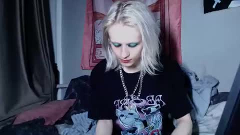 Snapshot of alien_bella chatting on 07-20-26, 12:14 Alien Bella online show from 07-20-26, 12:14