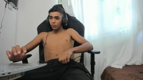 My name is Andrs and Im 18 years old. online show from 06-23-26, 01:53