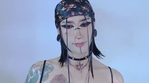 Snapshot of alienexxx chatting on 06-19-26, 12:15 online show from 06-19-26, 12:15