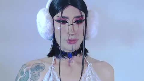 Snapshot of alienexxx chatting on 07-02-26, 12:32 online show from 07-02-26, 12:32