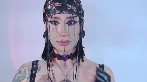 Snapshot of alienexxx chatting on 07-17-26, 11:53 online show from 07-17-26, 11:53
