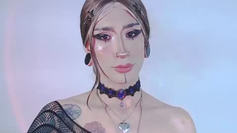Snapshot of alienexxx chatting on 07-19-26, 12:25 online show from 07-19-26, 12:25