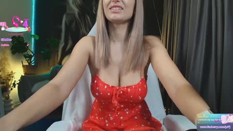 Snapshot of aliessia chatting on 12-17-25, 05:02 Aliessia online show from 12-17-25, 05:02