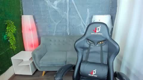 Alice online show from 12-25-24, 05:58