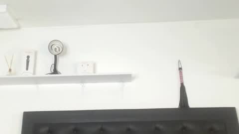 alika_jonhson_ online show from 10-15-25, 04:56