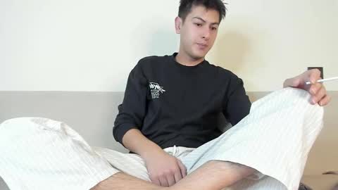 Snapshot of alikuskya chatting on 11-11-25, 12:43 Dan online show from 11-11-25, 12:43