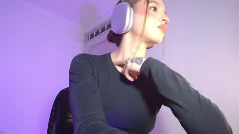 Snapshot of alina_lee01 chatting on 05-19-26, 01:11 NYX online show from 05-19-26, 01:11