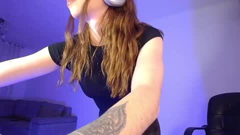 Snapshot of alina_lee01 chatting on 05-20-26, 02:07 NYX online show from 05-20-26, 02:07