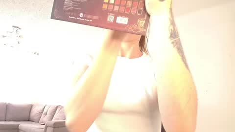 Snapshot of alina_lee01 chatting on 05-21-26, 05:09 NYX online show from 05-21-26, 05:09