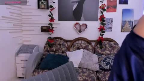 Snapshot of alinabozz1 chatting on 12-29-24, 12:30 alinabozz1 online show from 12-29-24, 12:30