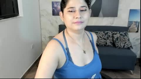 Snapshot of alinabozz1 chatting on 06-08-26, 02:23 alinabozz1 online show from 06-08-26, 02:23