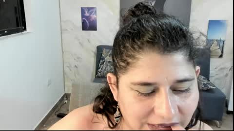 Snapshot of alinabozz1 chatting on 06-11-26, 05:05 alinabozz1 online show from 06-11-26, 05:05
