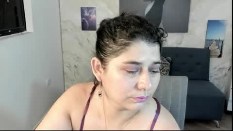 Snapshot of alinabozz1 chatting on 06-12-26, 05:17 alinabozz1 online show from 06-12-26, 05:17