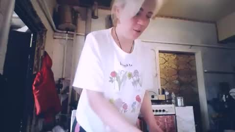 Snapshot of alinafrey_ chatting on 05-04-26, 05:14 Alina online show from 05-04-26, 05:14