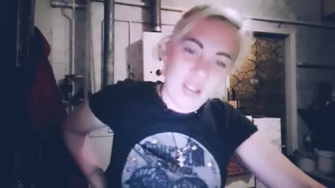 Snapshot of alinafrey_ chatting on 05-28-26, 06:05 Alina online show from 05-28-26, 06:05