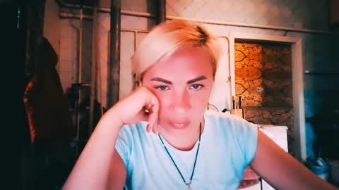 Snapshot of alinafrey_ chatting on 06-17-26, 09:34 Alina online show from 06-17-26, 09:34