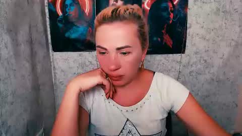 Snapshot of alinafrey_ chatting on 06-25-26, 05:23 Alina online show from 06-25-26, 05:23
