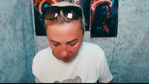 Snapshot of alinafrey_ chatting on 06-27-26, 06:40 Alina online show from 06-27-26, 06:40