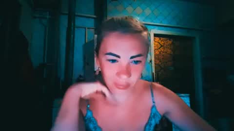 Snapshot of alinafrey_ chatting on 07-08-26, 05:12 Alina online show from 07-08-26, 05:12