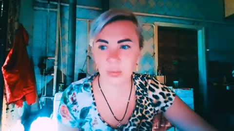 Snapshot of alinafrey_ chatting on 07-27-26, 04:19 Alina online show from 07-27-26, 04:19