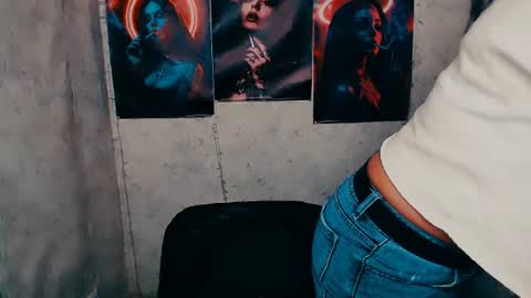 Snapshot of alinafrey_ chatting on 07-30-26, 04:33 Alina online show from 07-30-26, 04:33