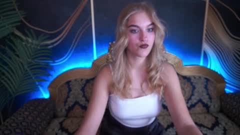 Snapshot of alinalemon chatting on 11-13-25, 08:19 Alina online show from 11-13-25, 08:19