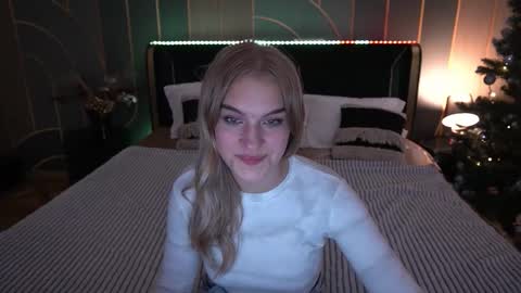 Snapshot of alinalemon chatting on 12-16-25, 09:09 Alina online show from 12-16-25, 09:09