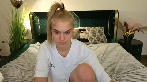 Snapshot of alinalemon chatting on 05-07-26, 08:36 Alina online show from 05-07-26, 08:36