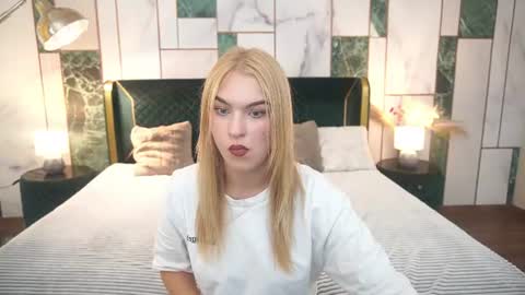 Snapshot of alinalemon chatting on 07-26-26, 12:23 Alina online show from 07-26-26, 12:23