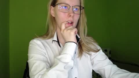 Snapshot of alinasei chatting on 03-16-26, 12:31 alinasei online show from 03-16-26, 12:31