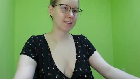 Snapshot of alinasei chatting on 05-12-26, 12:57 alinasei online show from 05-12-26, 12:57