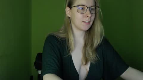 Snapshot of alinasei chatting on 06-23-26, 06:11 alinasei online show from 06-23-26, 06:11