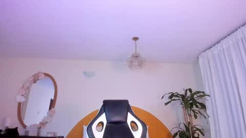 Snapshot of alinasimmons chatting on 05-24-26, 01:10 AlinaSimmons online show from 05-24-26, 01:10