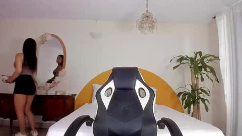 Snapshot of alinasimmons chatting on 06-06-26, 12:21 AlinaSimmons online show from 06-06-26, 12:21