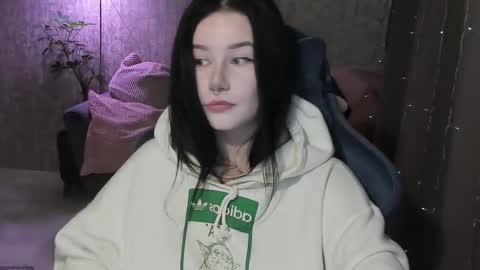 Snapshot of alinegreeeen chatting on 09-28-25, 04:51 Aline Greeeen online show from 09-28-25, 04:51