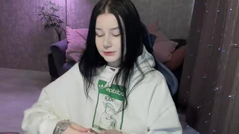 Snapshot of alinegreeeen chatting on 10-19-25, 05:41 Aline Greeeen online show from 10-19-25, 05:41