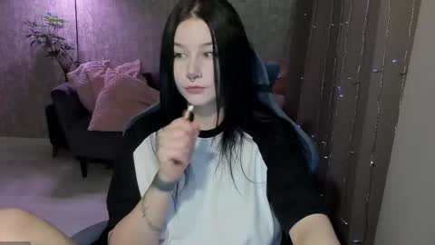 Snapshot of alinegreeeen chatting on 10-31-25, 04:13 Aline Greeeen online show from 10-31-25, 04:13