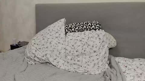 Snapshot of alinegreeeen chatting on 11-08-25, 01:17 Aline Greeeen online show from 11-08-25, 01:17